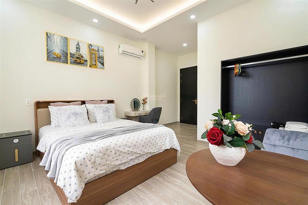 Cho thuê biệt thự full nội thất  có thang máy  7pn 8wc  gần công viên và ga metro