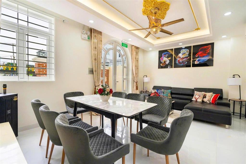 Cho thuê biệt thự full nội thất  có thang máy  7pn 8wc  gần công viên và ga metro