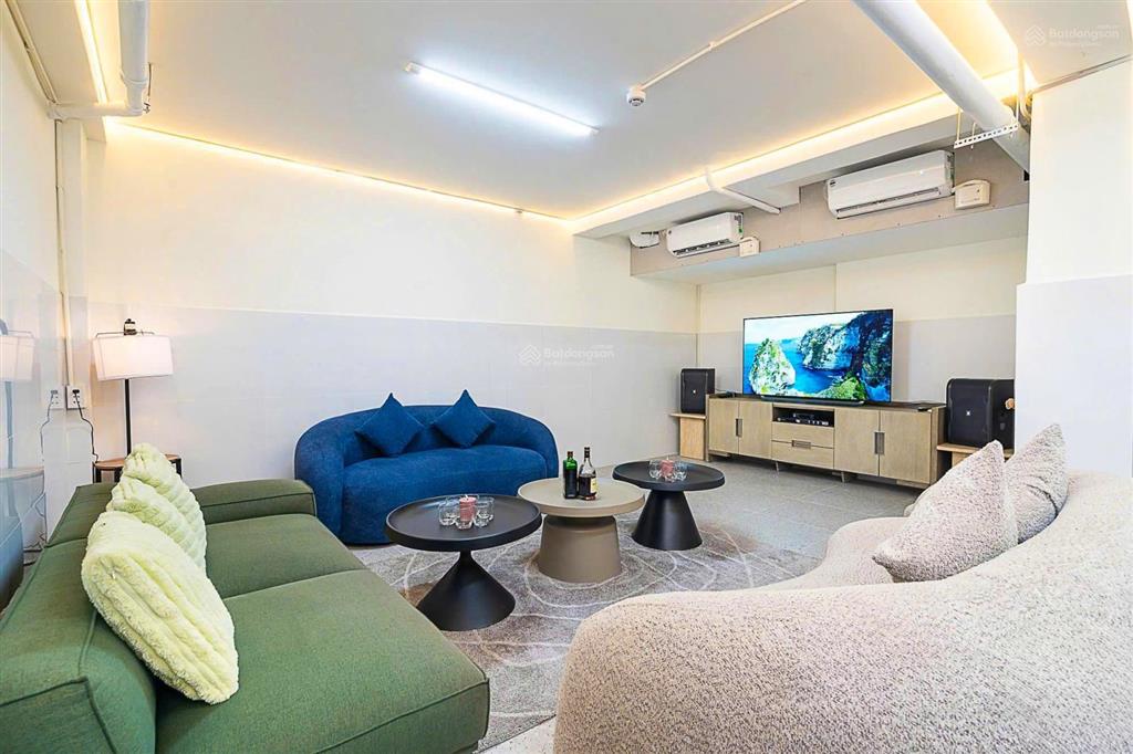 Cho thuê biệt thự full nội thất  có thang máy  7pn 8wc  gần công viên và ga metro