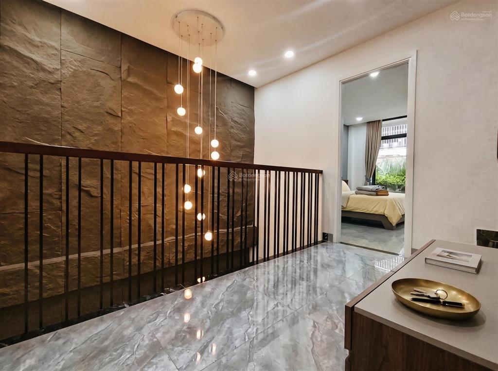 Cho thuê nhà nguyên căn có thang máy  hầm + 5 tầng  phù hợp văn phòng công ty kết hợp ở
