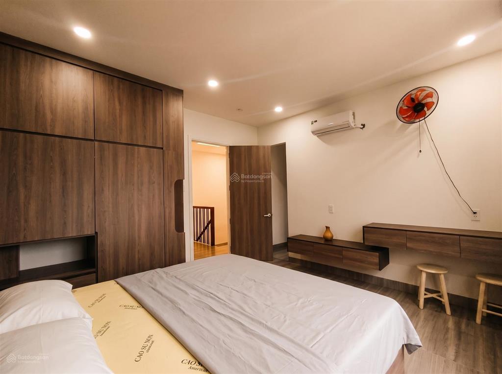 Cho thuê nhà nguyên căn có thang máy  hầm + 5 tầng  phù hợp văn phòng công ty kết hợp ở