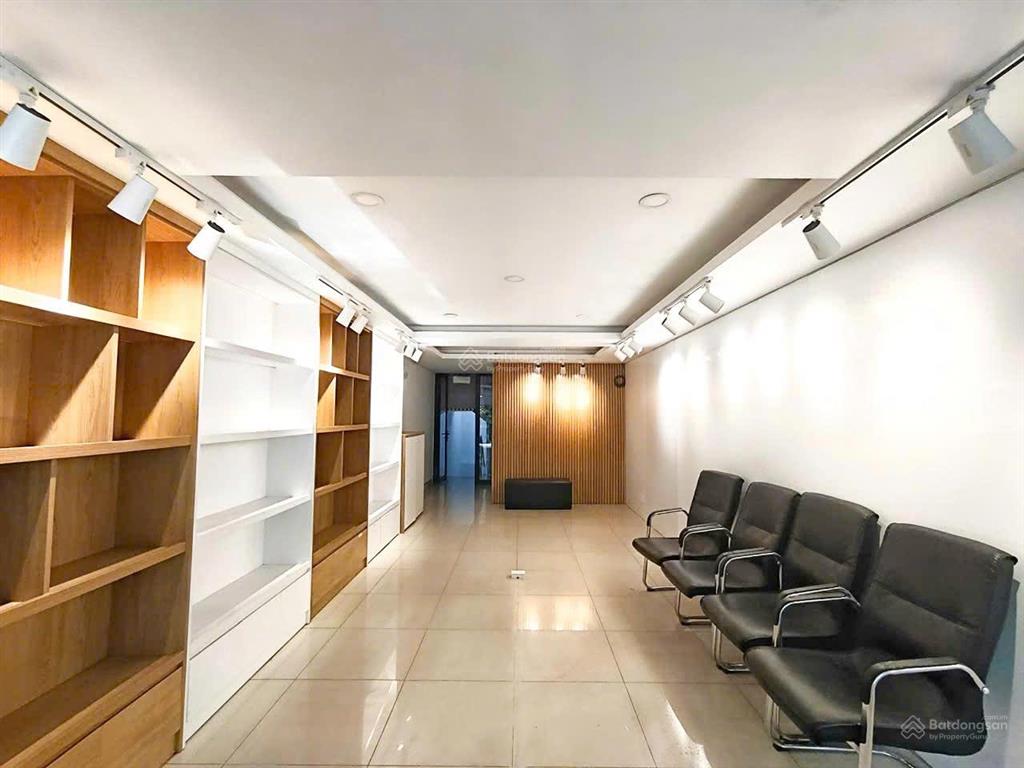 Còn hiếm có 1 căn có hầm để xe + 4 tầng  giá thuê 35 triệu  phù hợp làm văn phòng cty kết hợp ở