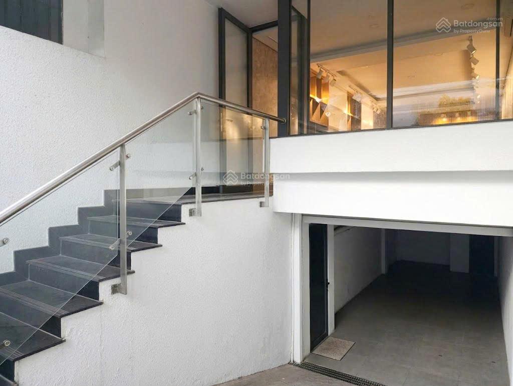 Còn hiếm có 1 căn có hầm để xe + 4 tầng  giá thuê 35 triệu  phù hợp làm văn phòng cty kết hợp ở