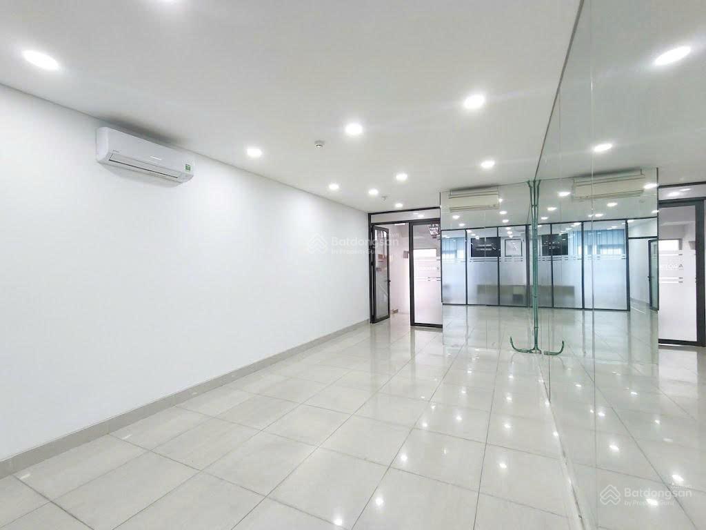 Còn hiếm có 1 căn có hầm để xe + 4 tầng  giá thuê 35 triệu  phù hợp làm văn phòng cty kết hợp ở