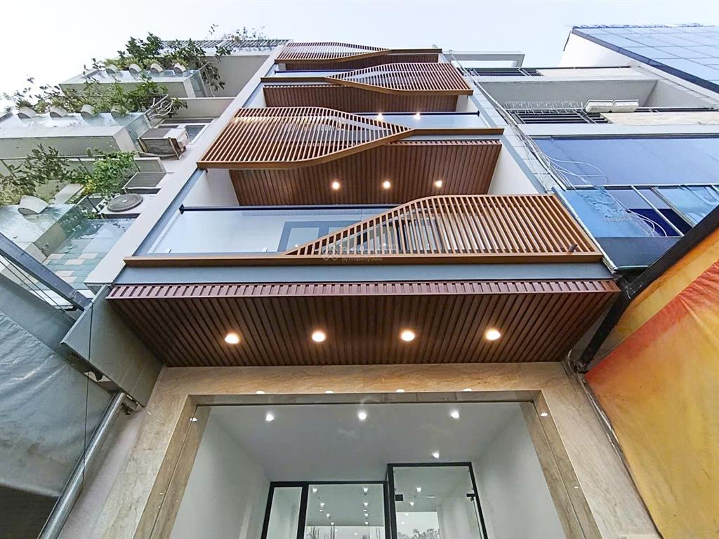 Cho thuê nhà sàn trống suốt, có thang máy và hầm xe  trang bị máy lạnh và pccc  đường xe tải