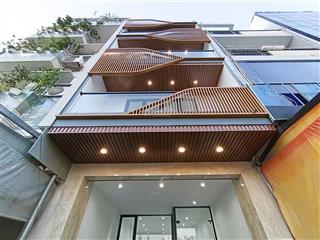 Cho thuê nhà sàn trống suốt, có thang máy và hầm xe  trang bị máy lạnh và pccc  đường xe tải