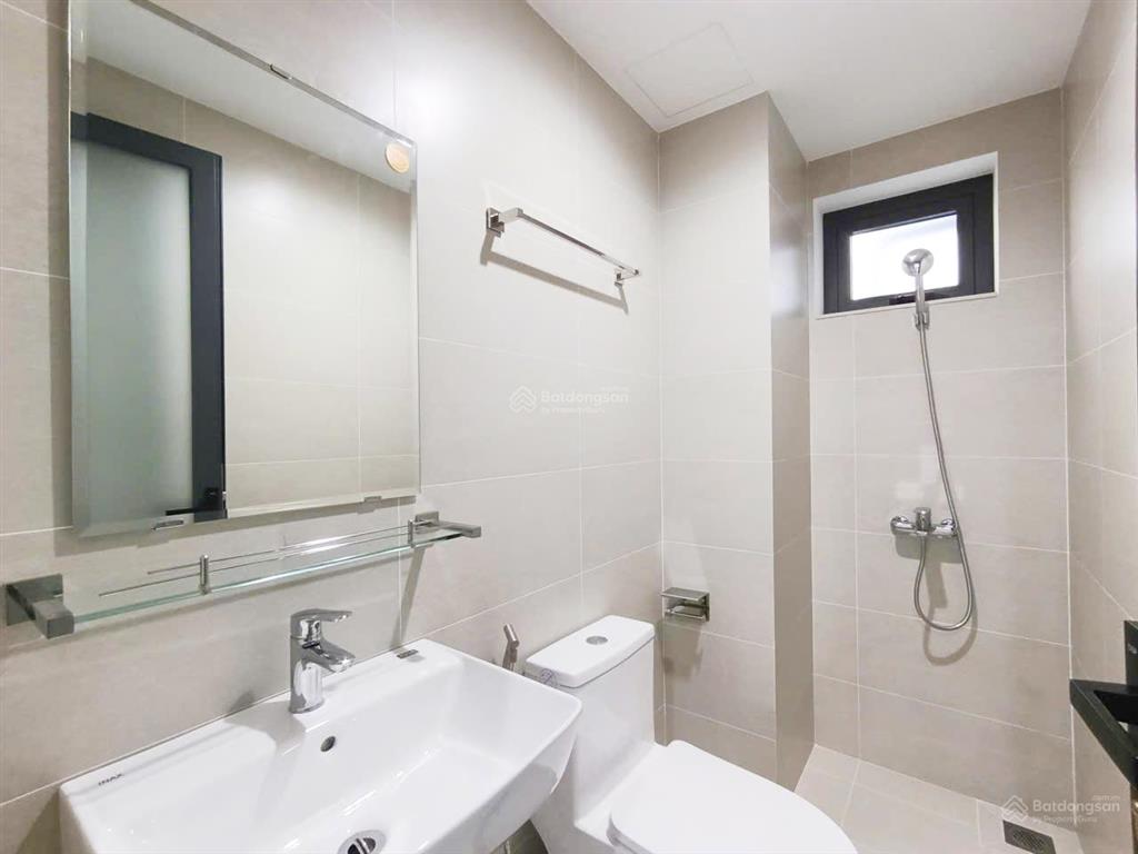 Cho thuê nhà sàn trống suốt, có thang máy và hầm xe  trang bị máy lạnh và pccc  đường xe tải
