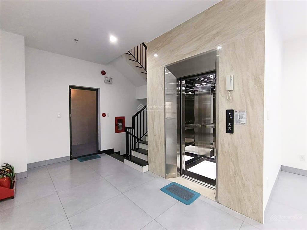 Cho thuê nhà sàn trống suốt, có thang máy và hầm xe  trang bị máy lạnh và pccc  đường xe tải