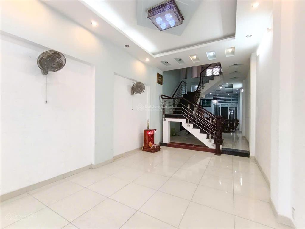 Nhà nguyên căn giá thuê 30tr/th có nội thất  sẵn 4 máy lạnh  làm văn phòng kết hợp ở