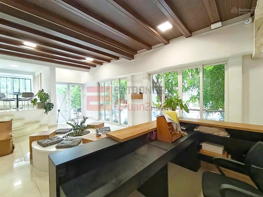 Cho thuê mặt bằng vị trí đẹp, có hầm xe + 5 tầng  làm văn phòng, spa, showroom, kinh doanh & ở