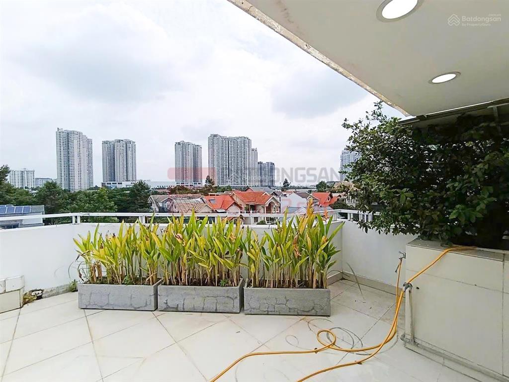 Cho thuê mặt bằng vị trí đẹp, có hầm xe + 5 tầng  làm văn phòng, spa, showroom, kinh doanh & ở