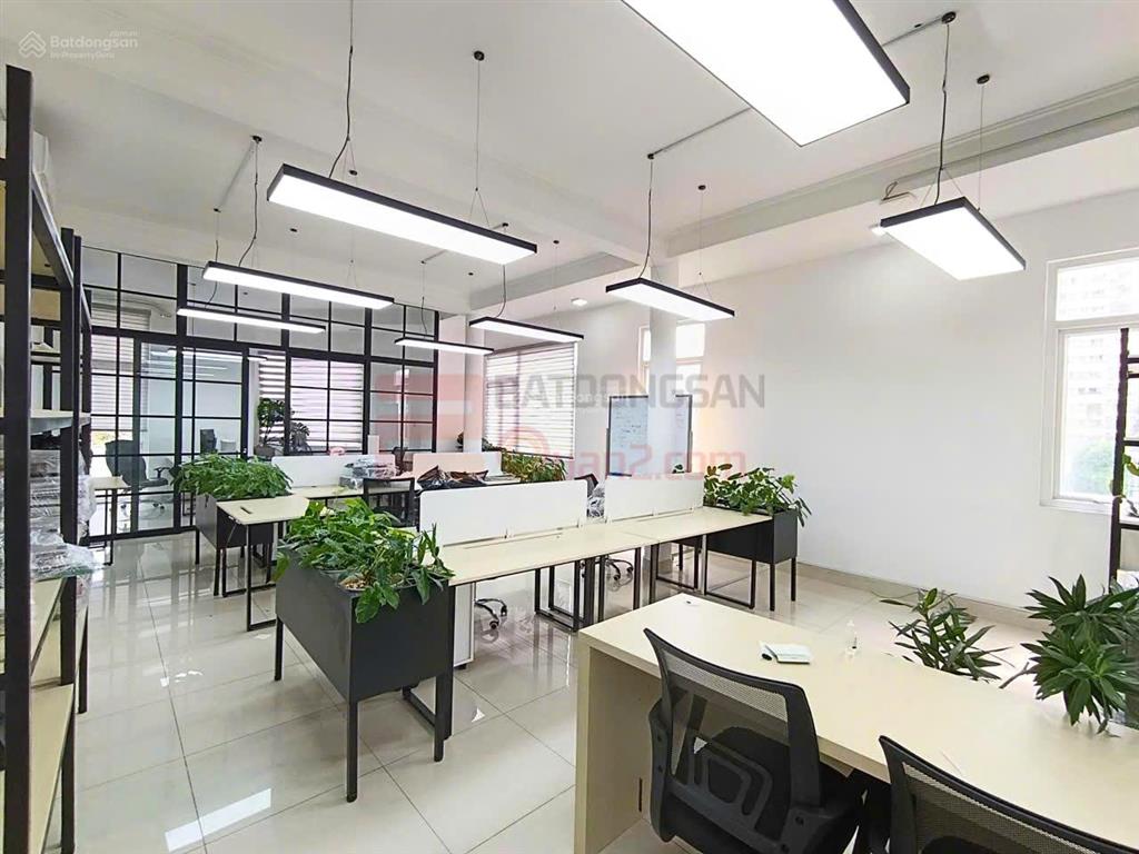 Cho thuê mặt bằng vị trí đẹp, có hầm xe + 5 tầng  làm văn phòng, spa, showroom, kinh doanh & ở