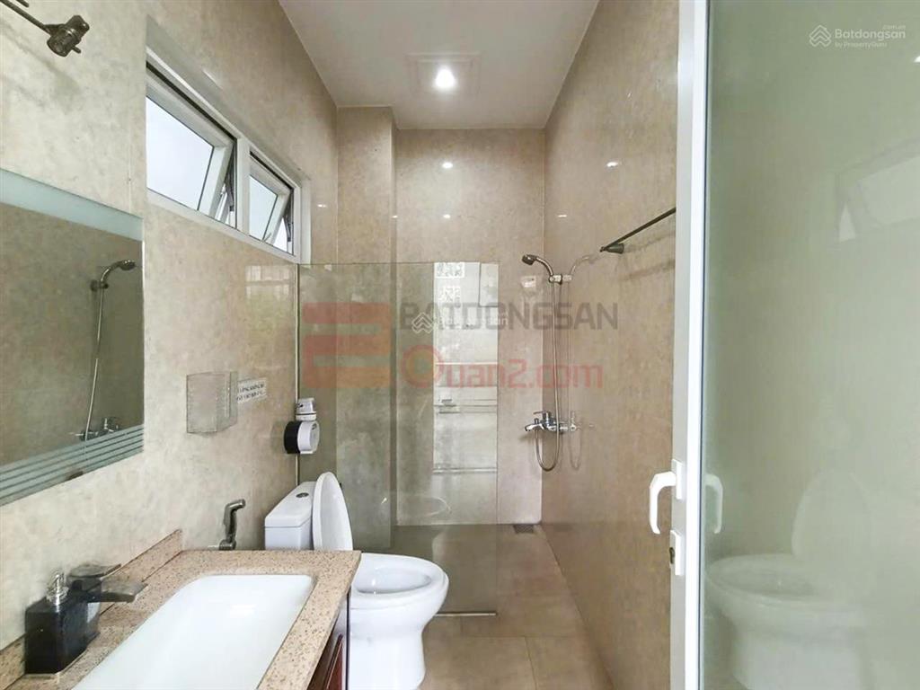 Cho thuê mặt bằng vị trí đẹp, có hầm xe + 5 tầng  làm văn phòng, spa, showroom, kinh doanh & ở