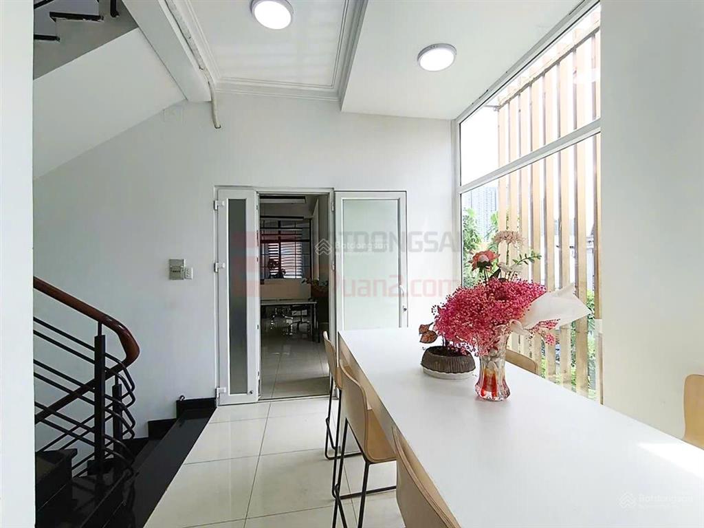 Cho thuê mặt bằng vị trí đẹp, có hầm xe + 5 tầng  làm văn phòng, spa, showroom, kinh doanh & ở