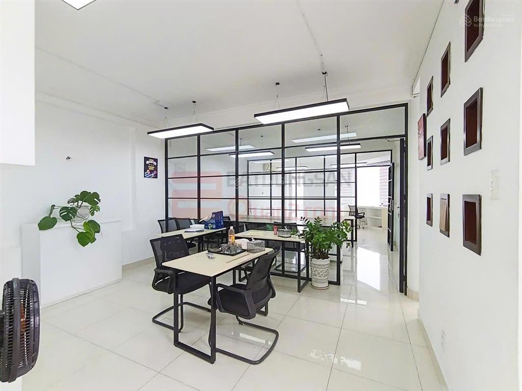 Cho thuê mặt bằng vị trí đẹp, có hầm xe + 5 tầng  làm văn phòng, spa, showroom, kinh doanh & ở