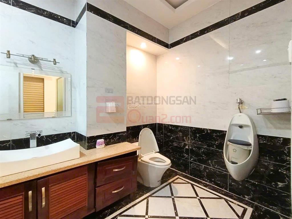 Cho thuê mặt bằng vị trí đẹp, có hầm xe + 5 tầng  làm văn phòng, spa, showroom, kinh doanh & ở
