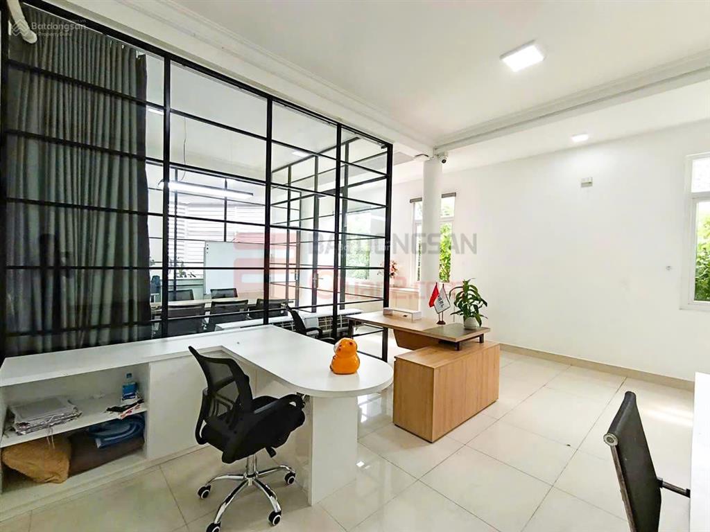 Cho thuê nhà vị trí đẹp, có hầm xe + 5 tầng  làm văn phòng, spa, kinh doanh & kết hợp ở