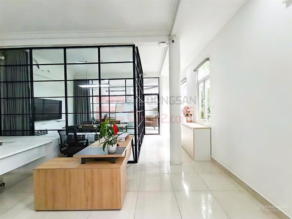 Cho thuê nhà vị trí đẹp, có hầm xe + 5 tầng  làm văn phòng, spa, kinh doanh & kết hợp ở