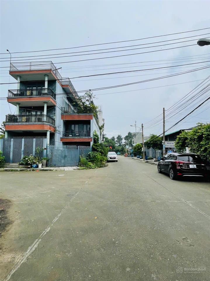 Đất đẹp ngang 8,2m hiếm có ,đường 12m sát làng đại học quốc gia tphcm