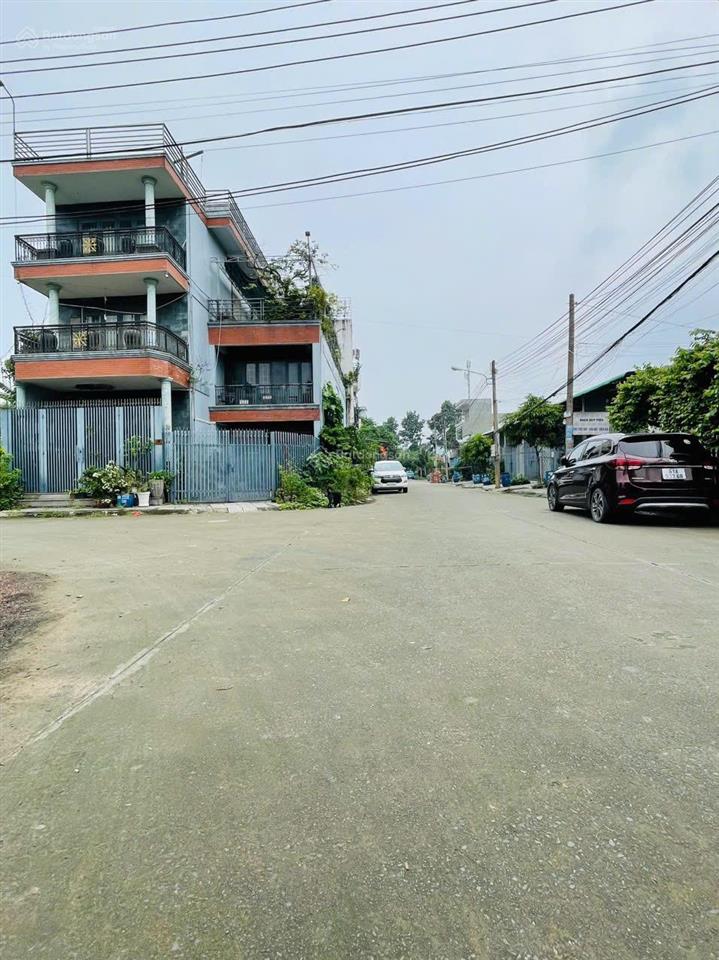 Đất đẹp ngang 8,2m hiếm có ,đường 12m sát làng đại học quốc gia tphcm