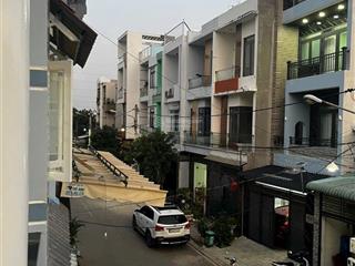 Nh 1 trệt 1 lầu đẹp sát làng đại học quốc gia tphcm giá rẻ. đường nhựa 6m