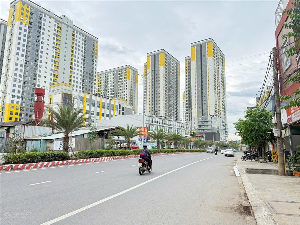 Bán đất rẻ xây căn hộ dịch vụ ngang 12m hiếm có sát làng đại học tp.hcm