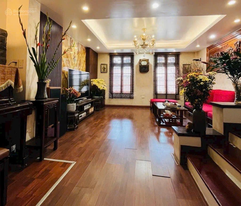Bán nhà thụy khuê 40m2 x 6 tầng ngõ thông , trước nhà 4m , dân xây giá 9 tỷ x