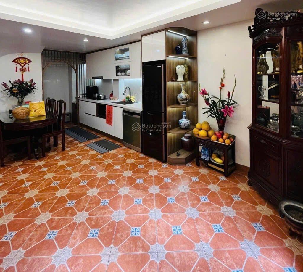 Bán nhà thụy khuê 40m2 x 6 tầng ngõ thông , trước nhà 4m , dân xây giá 9 tỷ x