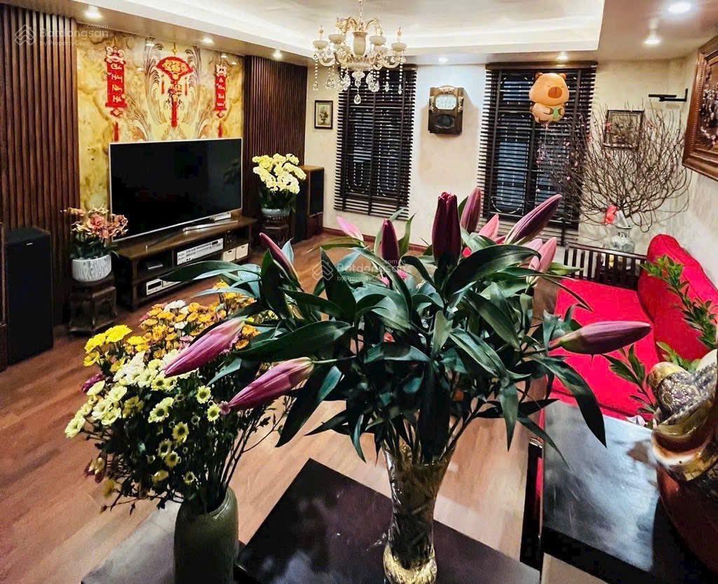 Bán nhà thụy khuê 40m2 x 6 tầng ngõ thông , trước nhà 4m , dân xây giá 9 tỷ x