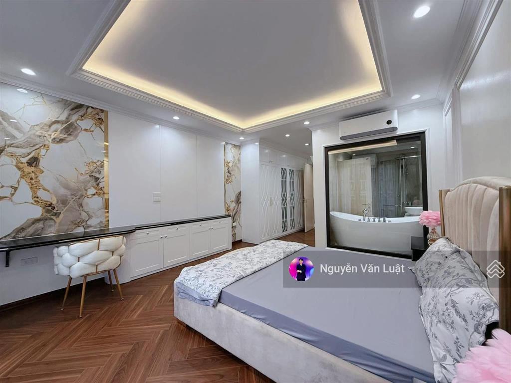 Tôi bán nhà xuân đỉnh 40m2 x 6 tầng thang máy cách phố 20m, trước nhà 3m , có 2 mặt thoáng