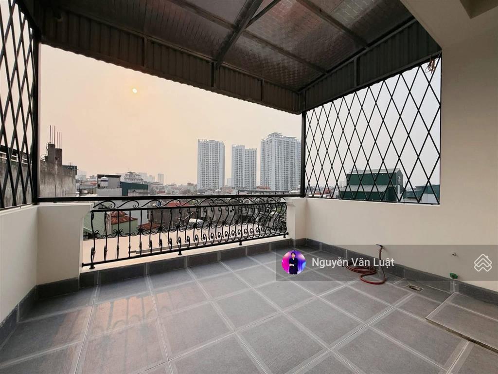 Tôi bán nhà xuân đỉnh 40m2 x 6 tầng thang máy cách phố 20m, trước nhà 3m , có 2 mặt thoáng