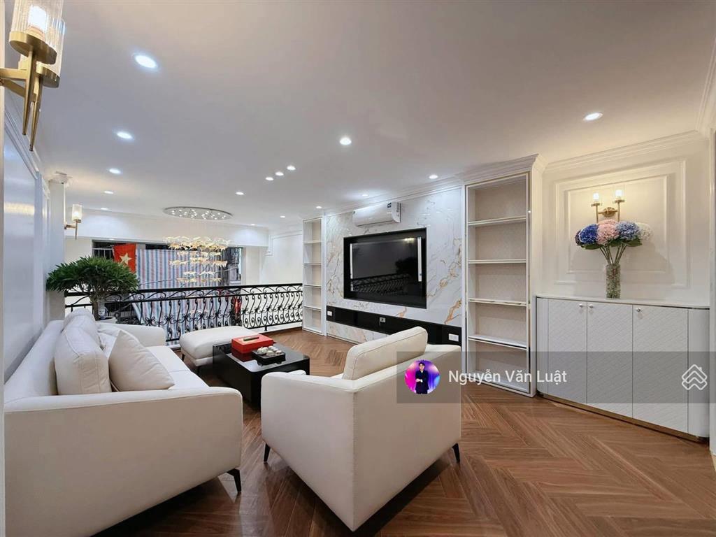 Tôi bán nhà xuân đỉnh 40m2 x 6 tầng thang máy cách phố 20m, trước nhà 3m , có 2 mặt thoáng