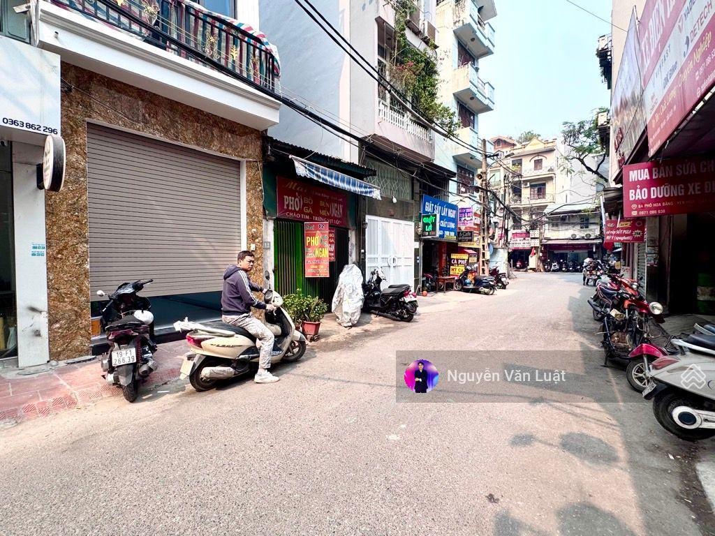 Tôi bán nhà xuân đỉnh 40m2 x 6 tầng thang máy cách phố 20m, trước nhà 3m , có 2 mặt thoáng