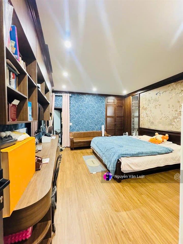 Chủ bán gấp nhà xuân đỉnh 42m2 x 5 tầng ,lô góc trước nhà 3m2, gần công viên chỉ 8 tỷ 5