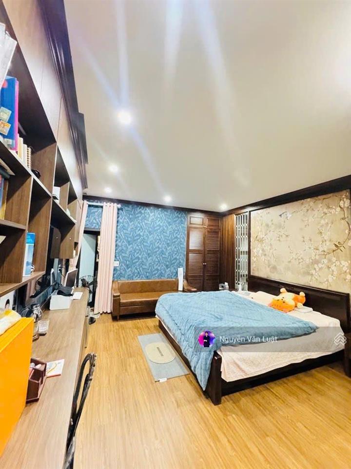 Chủ bán gấp nhà xuân đỉnh 42m2 x 5 tầng ,lô góc trước nhà 3m2, gần công viên chỉ 8 tỷ 5