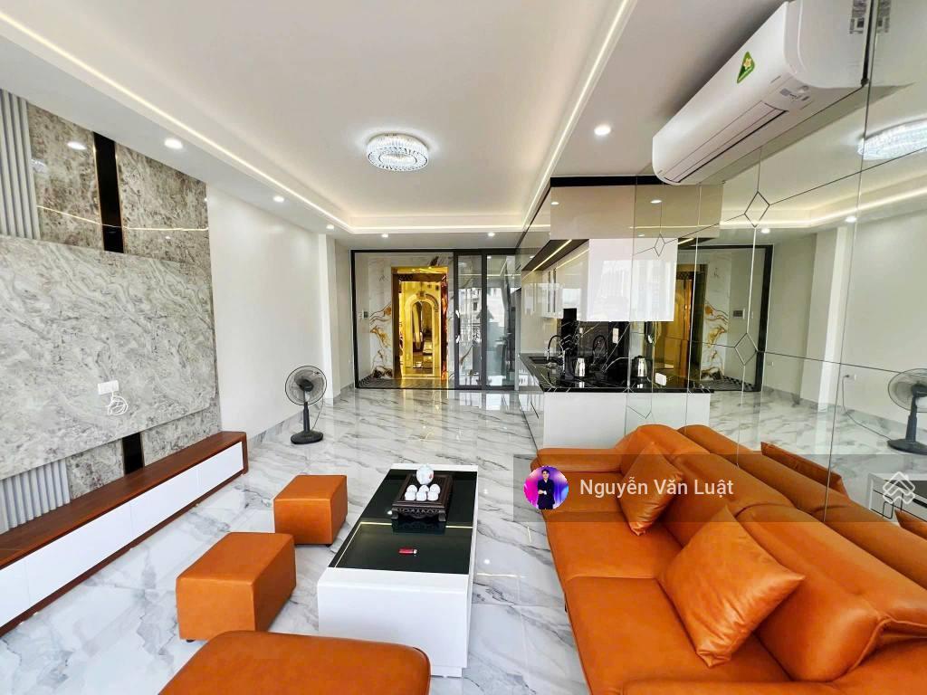 Bán nhà phố đội cấn 40m2 x 6 tầng, ngõ thông, cách phố 30m, gần lăng bác hồ, trước nhà rộng 3m5