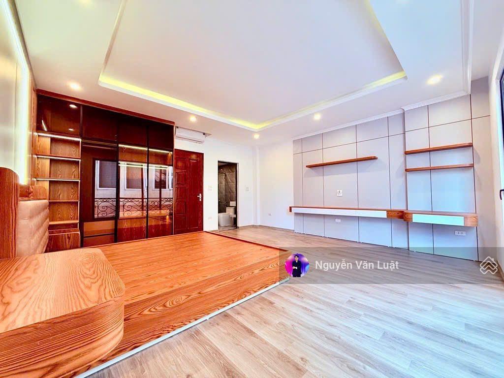Bán nhà phố đội cấn 40m2 x 6 tầng, ngõ thông, cách phố 30m, gần lăng bác hồ, trước nhà rộng 3m5
