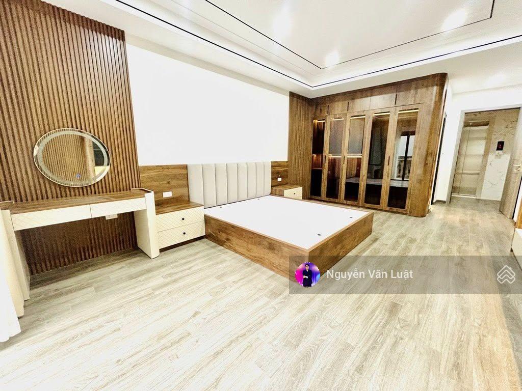 Bán nhà phố đội cấn 40m2 x 6 tầng, ngõ thông, cách phố 30m, gần lăng bác hồ, trước nhà rộng 3m5