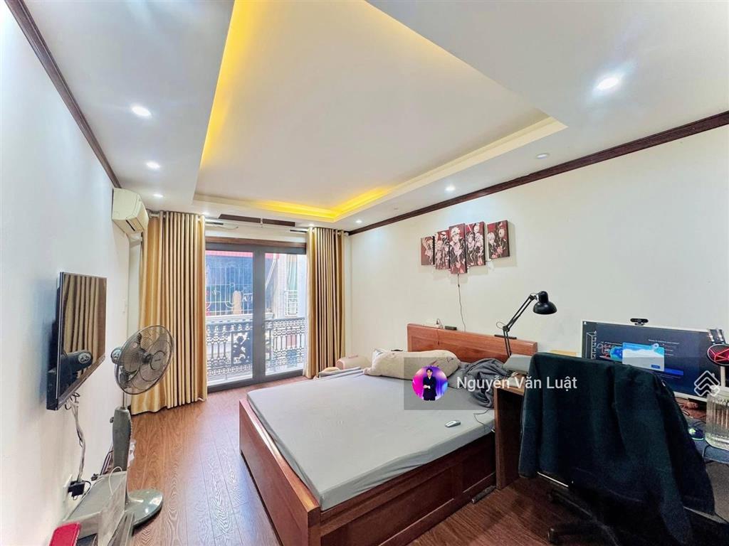 Nhà hiếm dương quảng hàm 40m2 x 5 tầng, mặt ngõ, cách 30m ra ô tô tránh, trước nhà 3m5