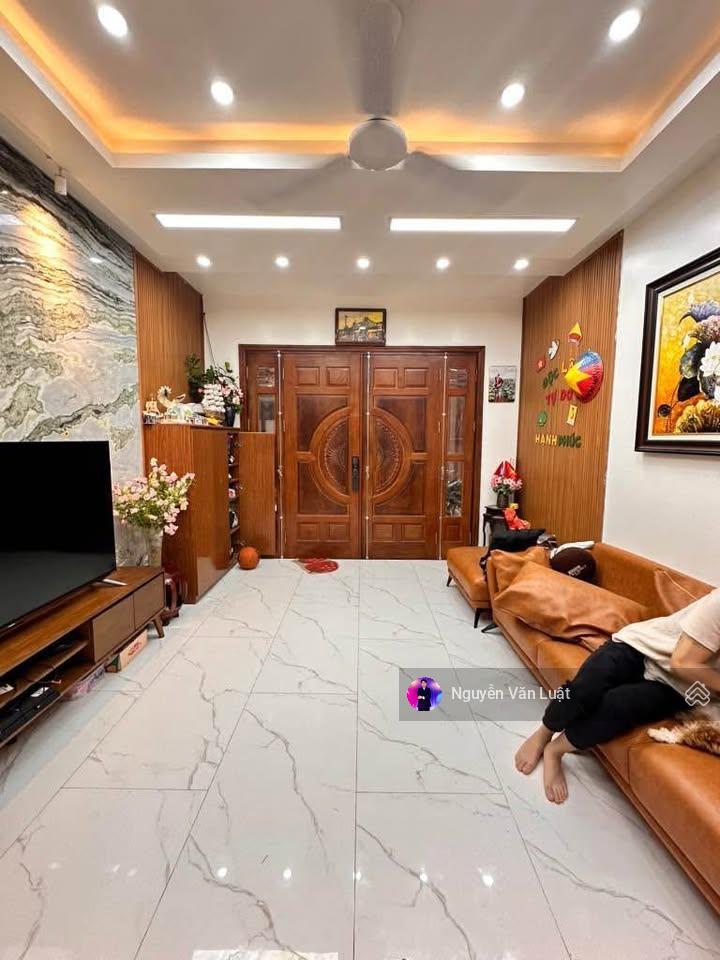 Nhà phố xuân đỉnh 39m2 x 5 tầng, ngõ thông lô góc, trước nhà 3m5 gần sát mặt phố, 50m ra bãi xe