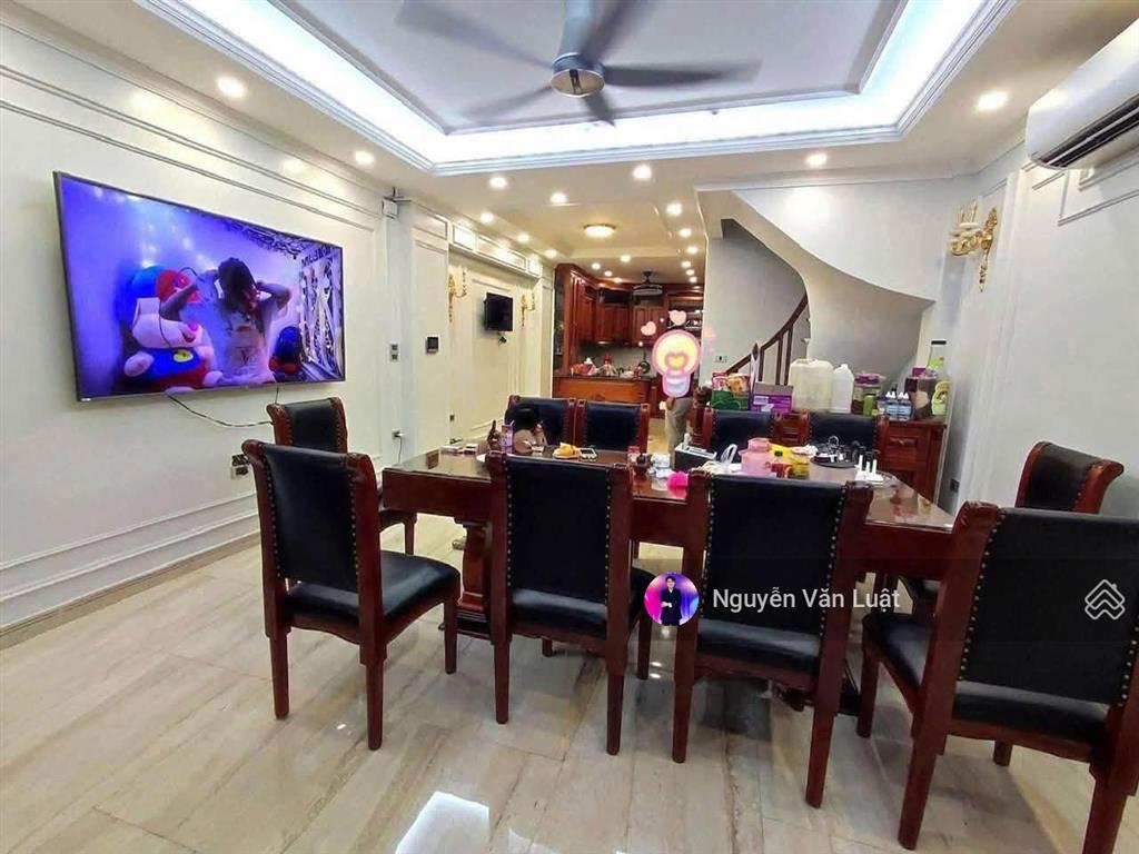 Bán nhà trần thái tông 50m2 x 5 tầng, trước nhà 3m5, ngõ vào cực thoáng, cách 30m ra phố, ô tô đỗ