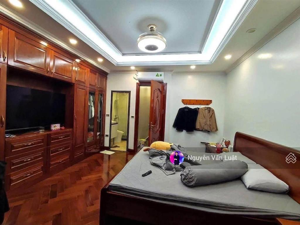 Bán nhà trần thái tông 50m2 x 5 tầng, trước nhà 3m5, ngõ vào cực thoáng, cách 30m ra phố, ô tô đỗ