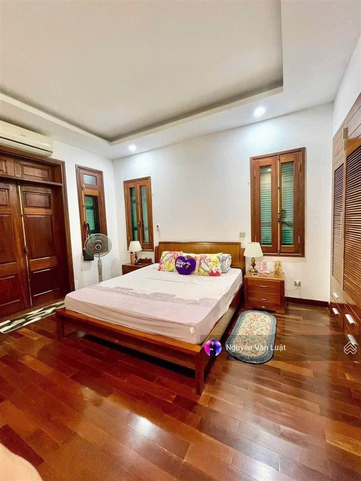 Bán nhà ngọc hà 40m2 x 5 tầng ,trước nhà 3m2, cách 30m ra phố, gần sát lăng bác hồ chỉ 9 tỷ