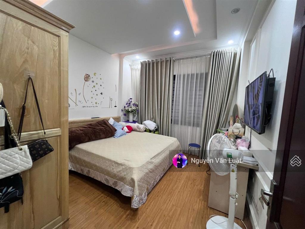 Nhà dân trần thái tông 48,9m2 x 5 tầng, ngõ rộng 3m5, cách phố 30m, sát công viên cầu giấy