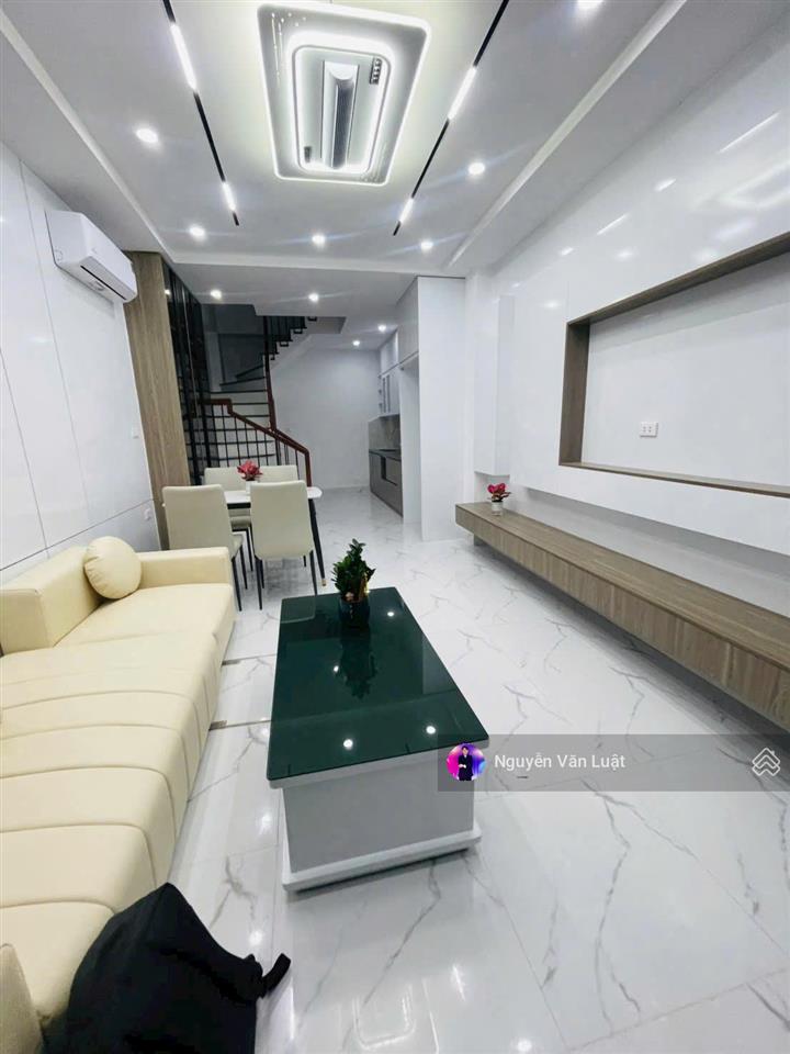 Giảm 600tr nhà hoàng hoa thám 40m2 x 5 tầng, trước nhà 3m5, cách 30m ra phố, rất gần lăng bác hồ