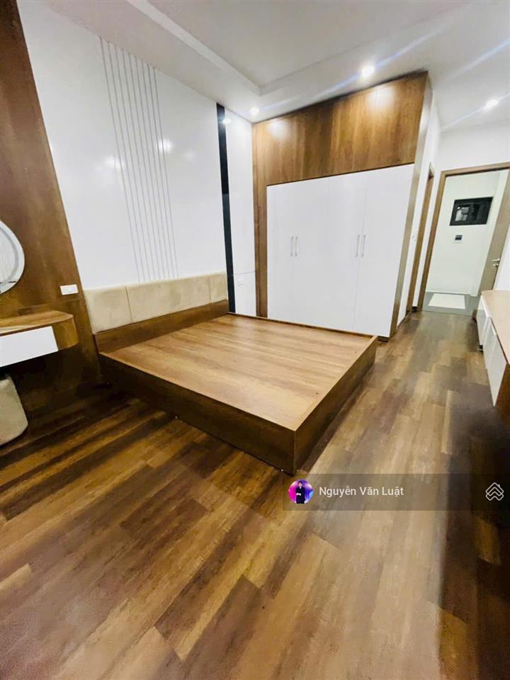 Giảm 600tr nhà hoàng hoa thám 40m2 x 5 tầng, trước nhà 3m5, cách 30m ra phố, rất gần lăng bác hồ
