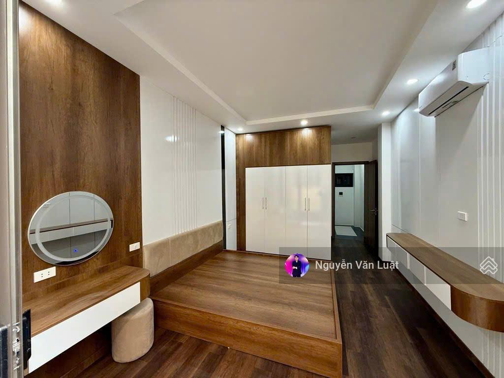 Giảm 600tr nhà hoàng hoa thám 40m2 x 5 tầng, trước nhà 3m5, cách 30m ra phố, rất gần lăng bác hồ