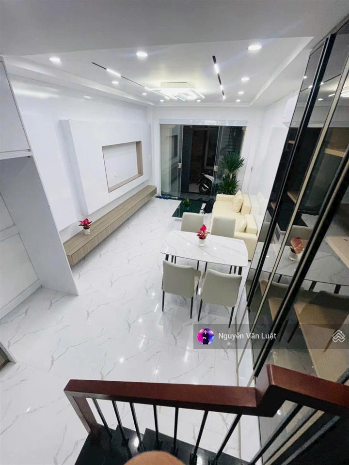 Giảm 600tr nhà hoàng hoa thám 40m2 x 5 tầng, trước nhà 3m5, cách 30m ra phố, rất gần lăng bác hồ