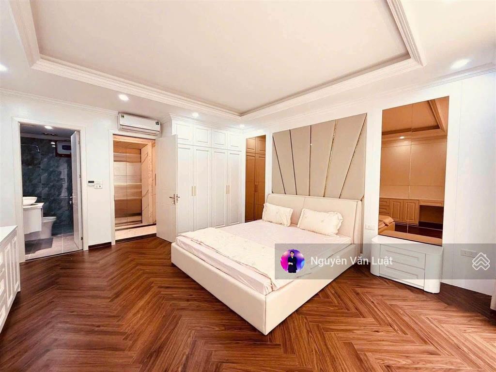 Bán nhà lạc long quân 42m2 x 6 tầng thang máy, trước nhà 3m5, lô góc, cách 40m ra phố, gần hồ tây