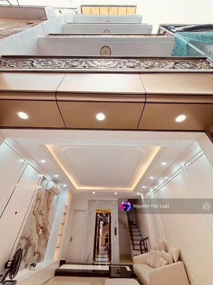 Bán nhà lạc long quân 42m2 x 6 tầng thang máy, trước nhà 3m5, lô góc, cách 40m ra phố, gần hồ tây